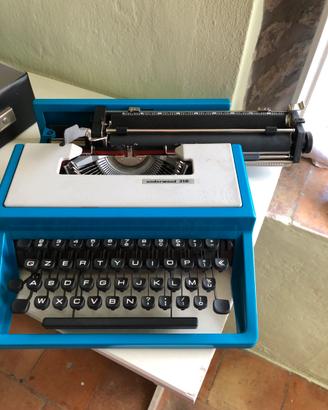 Macchina per scrivere Underwood 310 con borsa