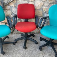 Tris poltrone ufficio imbottite.