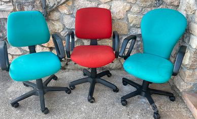 Tris poltrone ufficio imbottite.