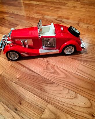 Macchina vintage con orologio e sveglia Red Lady 