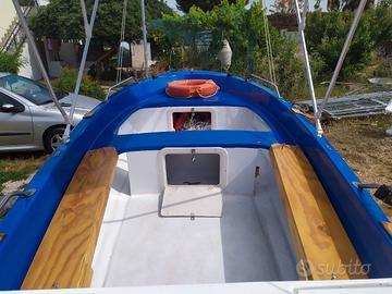 Barca con carrello e motore 