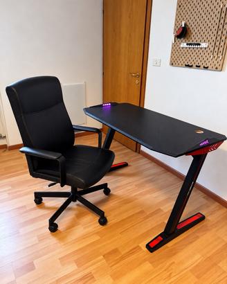 Scrivania gaming con la sedia in omaggio