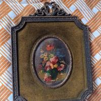 Antico quadro con cornice in ottone fuso e velluto