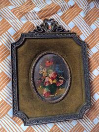 Antico quadro con cornice in ottone fuso e velluto