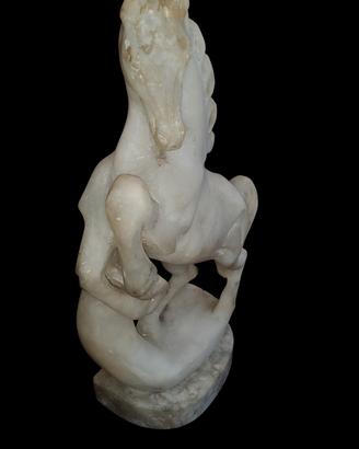 Meravigliosa statua cavallo in alabastro