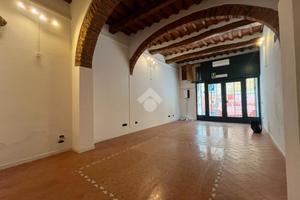 NEGOZIO A PISTOIA