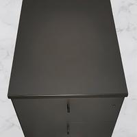 Cassettiera a 3 cassetti - chiusura e rotelle