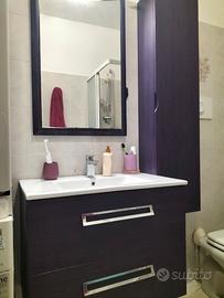 Mobile bagno viola