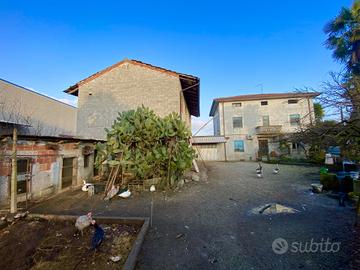 CASA SINGOLA CON TERRENO