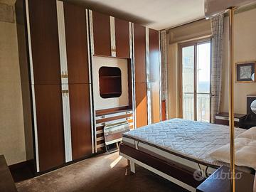 armadio e giroletto legno anni 70