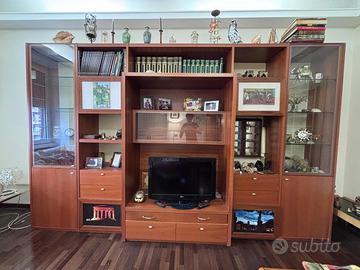 Vetrina / credenza in  legno e vetro