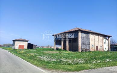 FIENILE - STALLA con possibilità di cambio d'uso