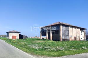 FIENILE - STALLA con possibilità di cambio d'uso