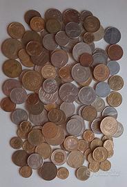 Lotto di oltre 100 monete internazionali.