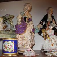 Coppia di vecchie statuine in ceramica