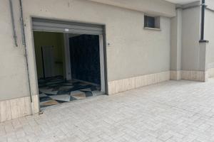 Locale commerciale in zona popolata