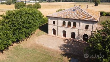 Immerso nella storia e nella natura