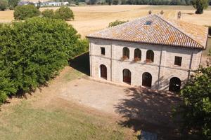 Immerso nella storia e nella natura