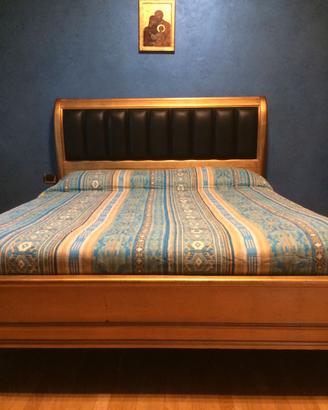Letto in legno massello finitura foglia oro