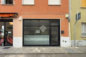 NEGOZIO A FIORENZUOLA D'ARDA