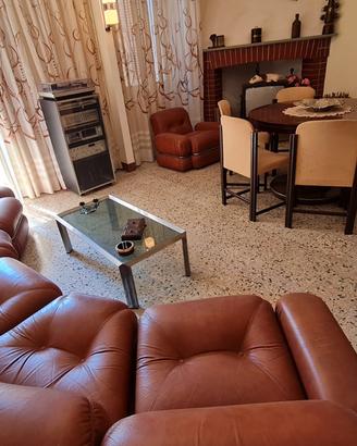 Si vende casa su tre livelli a villa santa maria (