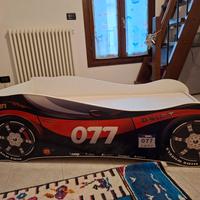 Lettino montessoriano a forma di macchinina