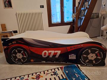 Lettino montessoriano a forma di macchinina