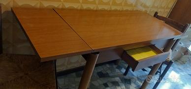 Tavolo rettangolare in legno