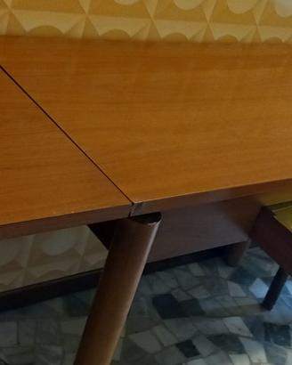 Tavolo rettangolare in legno