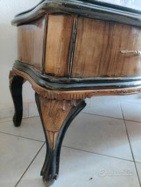 Toeletta vintage in stile barocco con specchiera 