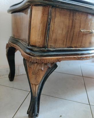 Toeletta vintage in stile barocco con specchiera 