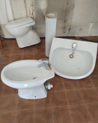 Bidet lavabo a colonna e wc ideal standard