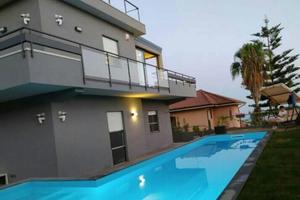 Terreno con progetto Villa singola e piscina