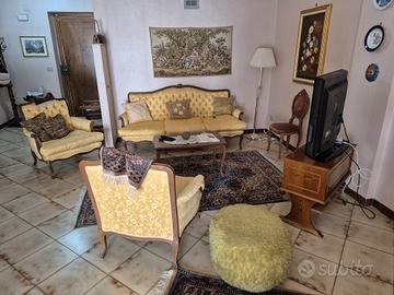 divano 3 posti+2 poltrone 