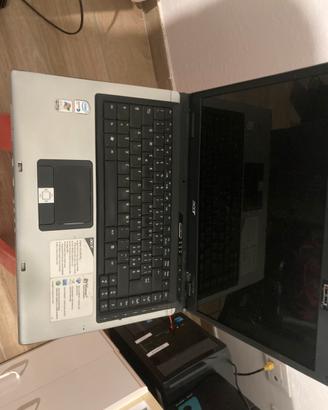 Portatile ACER con intel Centrino
