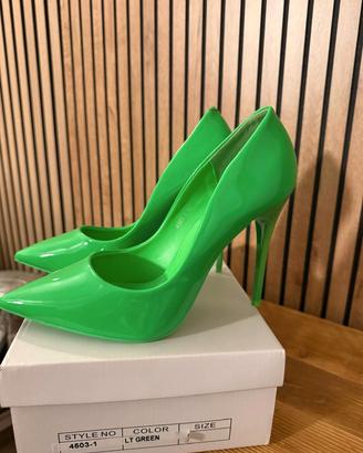 Scarpe verdi fluorescenti 