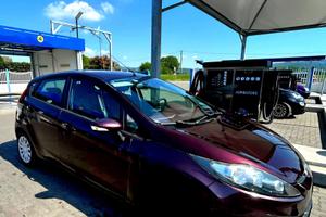 Ford Fiesta 1.4 TDCi Titanium bordeaux 