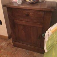 2 comodini vintage legno massello