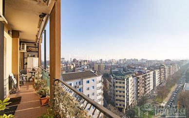 TRILOCALE ALL'UNDICESIMO PIANO CON DUE BOX!!