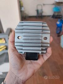 Regolatore di tensione yamaha