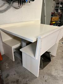 Giropanca in legno con tavolo bianco