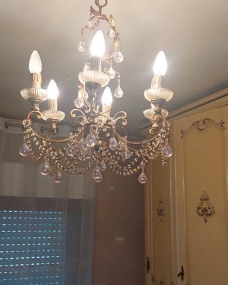 lampadario in vetro di Murano e dettagli dorati