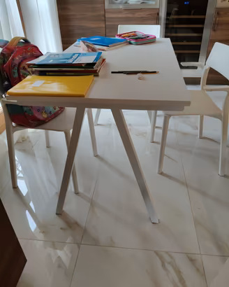 scrivania Ikea Trotten bianca