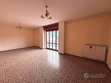 Quadrilocale di 140 mq con cantina e box doppio