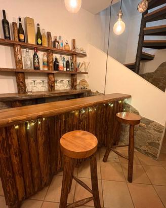 bancone da bar_ tavolo e sedute_ mobile angolare 