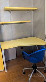 Scrivania con sedia