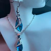 Set blu oceano – collana + orecchini a monachella