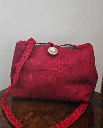 Borsetta cucita a mano