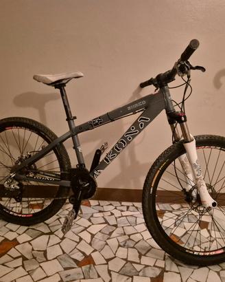 MTB Kona Shred Dirtjump