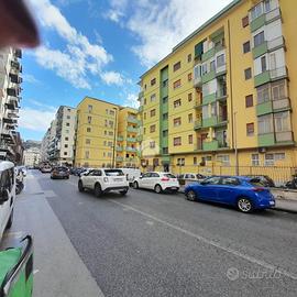 NEGOZIO A NAPOLI